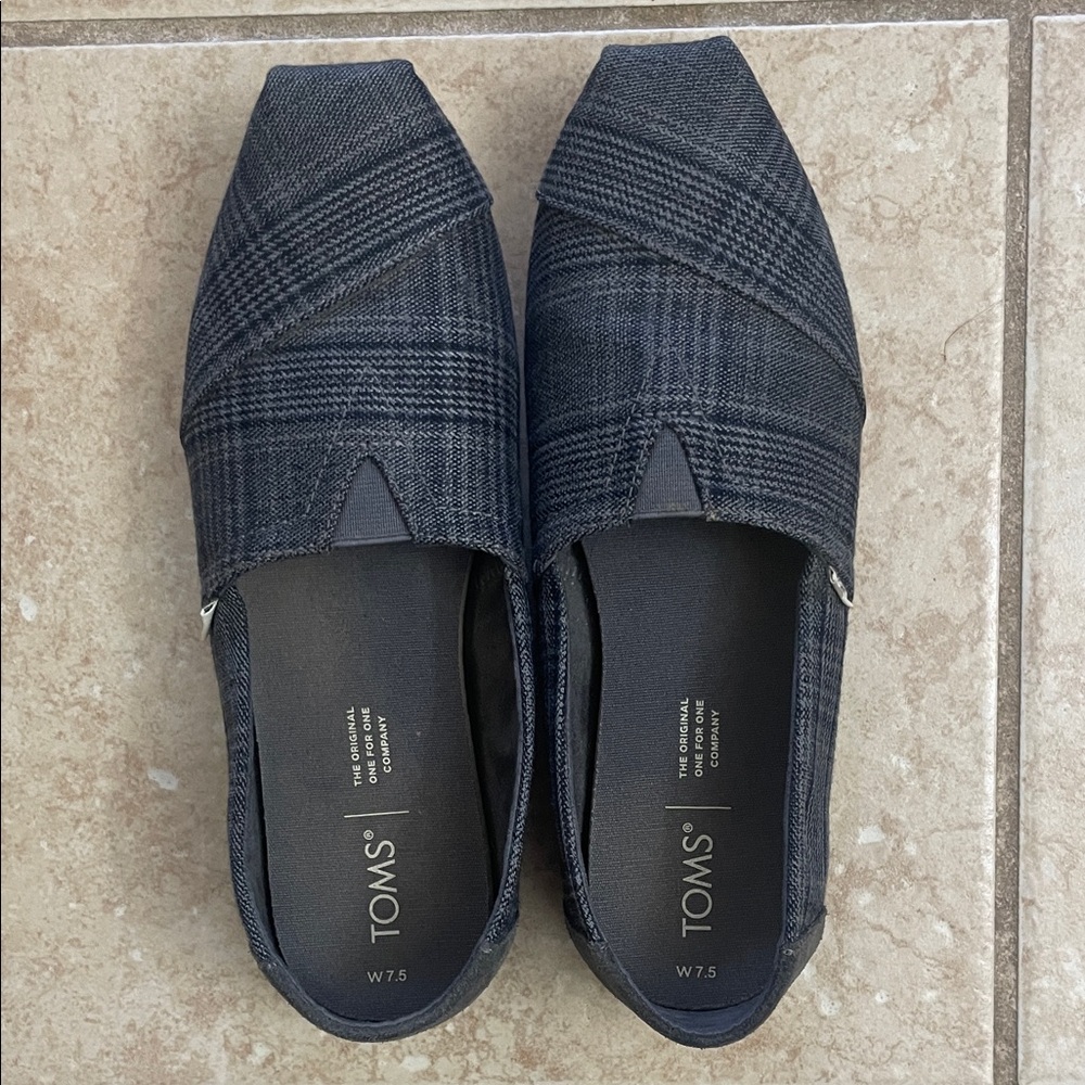 TOMS Women’s Gray Plaid Loafers